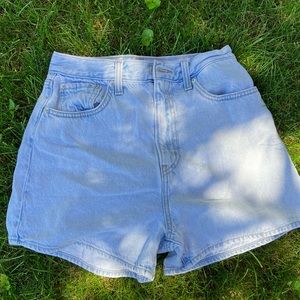 new without tags Levi’s high loose shorts size 27